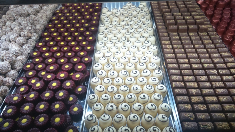 boutique-BLAUSASC-min_chocolates_milk_chocolate_white_chocolate_truffles_candy_food_treat_cacao-1213769